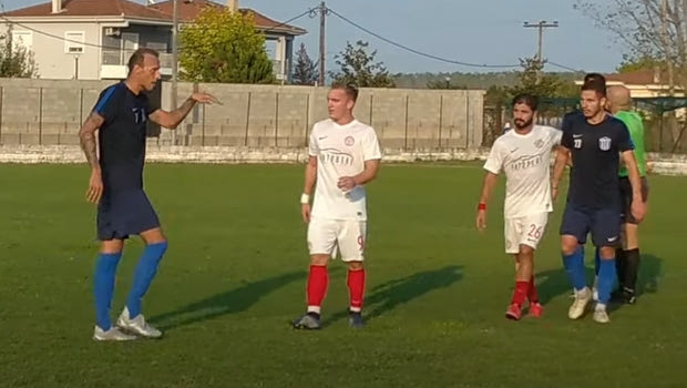 Εκτός εαυτού ο Μόρας με διαιτητή: “Έχεις τελειώσει, πέθανες”