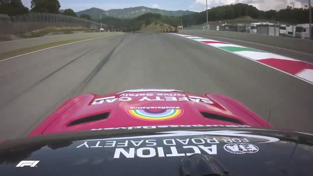 Formula 1: Κόκκινο το safety car στο Μουτζέλο προς τιμήν της Ferrari