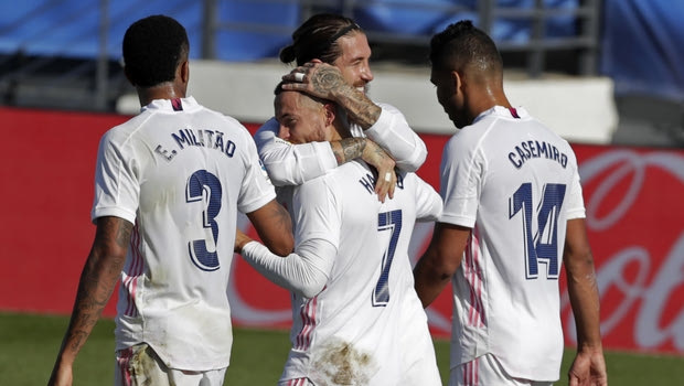 Ρεάλ – Ουέσκα 4-1: Με Μπενζεμά – Αζάρ στην κορυφή