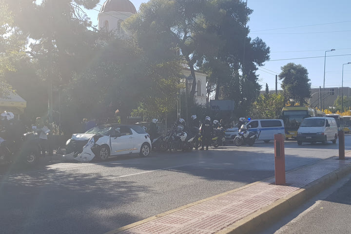 Δύο αστυνομικοί τραυματίες σε τροχαίο στην Λ. Βασιλίσσης Σοφίας