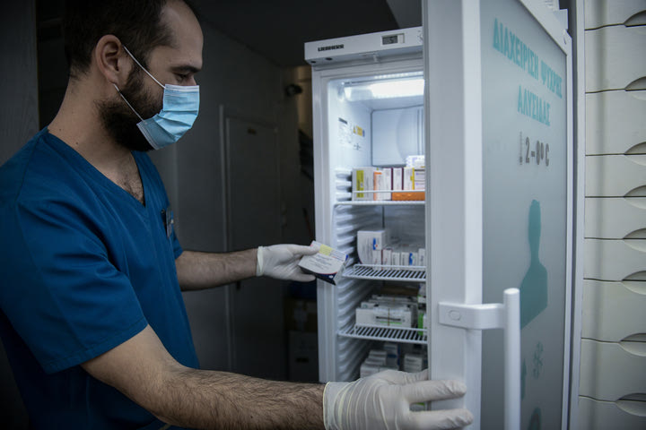 Εφτασαν στην Ελλάδα τα πρώτα ψυγεία συντήρησης εμβολίων για τον κορονοϊό – Πότε έρχονται τα εμβόλια