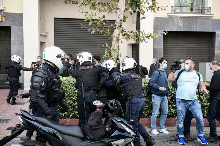 Καταγγελία για αστυνομική βία στα Σεπόλια – Στο νοσοκομείο πατέρας διαδηλωτή