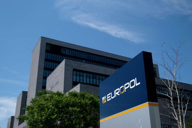Γιατί η Europol έκανε συντονισμένες επιδρομές σε Ελλάδα και άλλες έξι χώρες