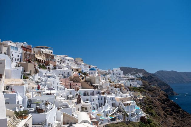 Το μυστήριο με το θάνατο γνωστού ξενοδόχου από φωτιά στην Σαντορίνη – Ατύχημα ή στυγερό έγκλημα;