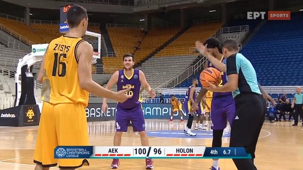 Το πανέξυπνο double-team της Χολόν στην επαναφορά της ΑΕΚ