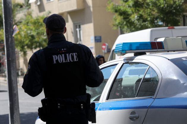 Η τυφλή ζήλεια όπλισε το χέρι του και σκότωσε την γυναίκα του μπροστά στην 15χρονη κόρη τους