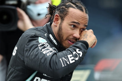 F1: Μυθικός Χάμιλτον, έφτασε τον Σουμάχερ στα πρωταθλήματα