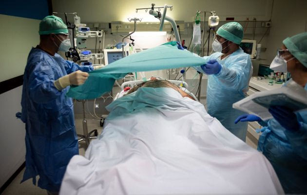 Σκληρή πρόταση: Οι αρνητές του κορονοϊού να μένουν εκτός ΜΕΘ