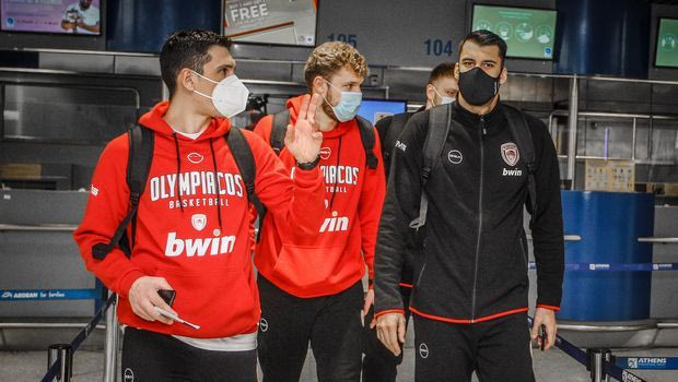 Ο Ολυμπιακός ταξίδεψε με τσάρτερ και 14 παίκτες στην Ρωσία για τον αγώνα με την Ζενίτ