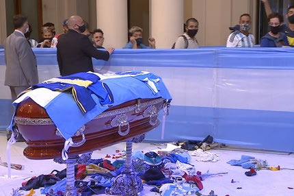 LIVE STREAMING: Σε λαϊκό προσκύνημα η σορός του Μαραντόνα