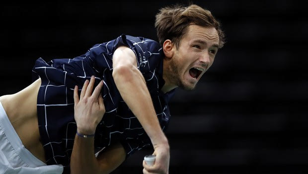 Paris Masters: Μεντβέντεφ “τυφώνας” σάρωσε τον Σβάρτσμαν