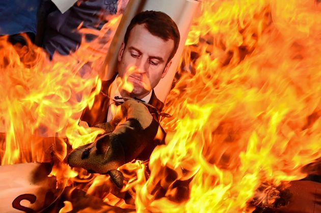 Μη βλασφημείτε τα Θεία