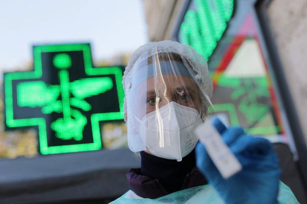 Πόση υποκρισία μπορεί να μετρήσει ένα rapid test κορονοϊού