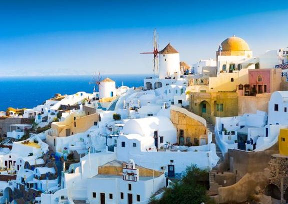 Σαντορίνη: Συνεχίζεται το θρίλερ με το θάνατο γνωστού ξενοδόχου – Τι έδειξε η νεκροψία