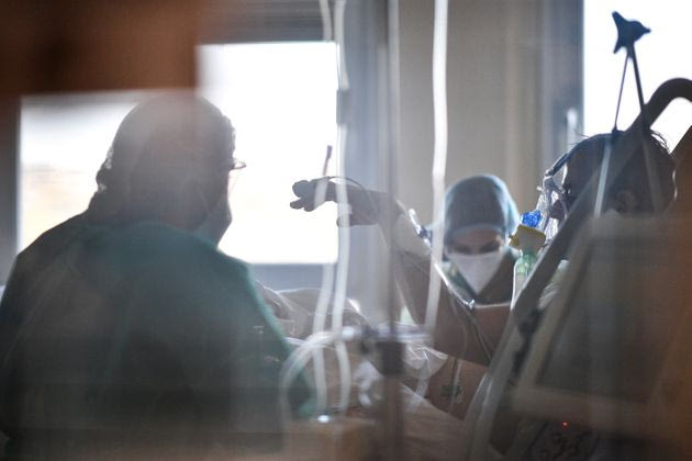 Επίταξη ιδιωτικών θεραπευτηρίων μετά την άρνηση των κλινικών να διαθέσουν κλίνες για ασθενείς με κορονοϊό