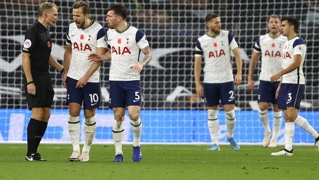 Τότεναμ – Μπράιτον: O διαιτητής μέτρησε το 1-1 παρά την αντίθετη γνώμη του VAR