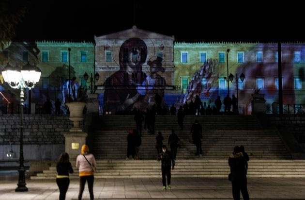 «Του Αγ. Βαλεντίνου θα βάλουν καρδούλες».Σάλος στο Twitter για την προβολή του βίντεο για τις Ένοπλες Δυνάμεις στη Βουλή