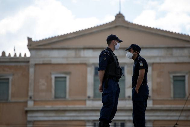 Βιάστηκαν να μας παινέψουν: Η επιδημιολογική κρίση (δυστυχώς) δεν αντιμετωπίζεται με διθυράμβους
