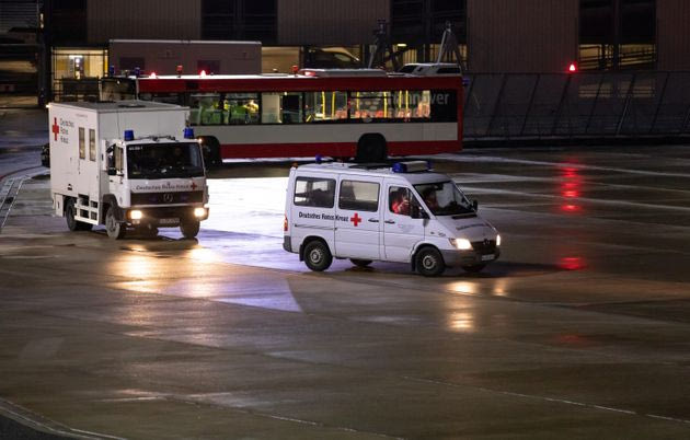 “Βοηθήστε μας να φύγουμε!”-Παγιδευμένοι ταξιδιώτες από Βρετανία σε αεροδρόμια της Γερμανίας. Έστησαν κρεβάτια εκστρατείας σε τερματικούς σταθμούς
