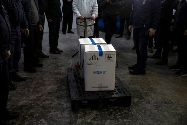 Η άδικη μοιρασιά των εμβολίων στην ΕΕ παρά τις διαβεβαιώσεις-Πόσα έλαβαν άλλες χώρες, οι ξεχωριστές συμφωνίες και η στάση της Αθήνας
