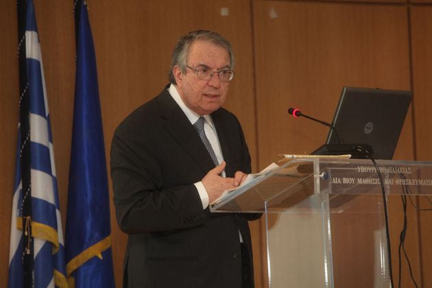 Νέα ανάρτηση του Μπαμπινιώτη για τα ελληνικά – Σε ποιά λέξη αναφέρθηκε
