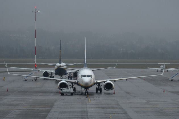 Η Ολλανδία αναστέλλει τις πτήσεις από τη Βρετανία – Εντοπίστηκε κρούσμα μετάλλαξης του κορονοϊού που τον κάνει 70% πιο μεταδοτικό