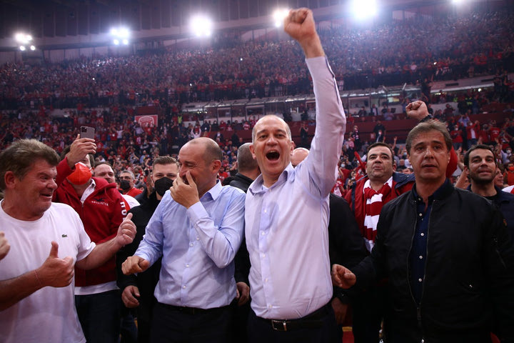 Ολυμπιακός: Δέκα φωτογραφίες με την απόλυτη έξαρση των προέδρων των ερυθρόλευκων