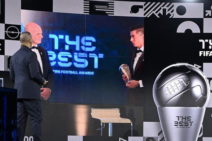 FIFA: Οι Φαν Σιπ και Μπακασέτας ψήφισαν τον Λεβαντόβσκι