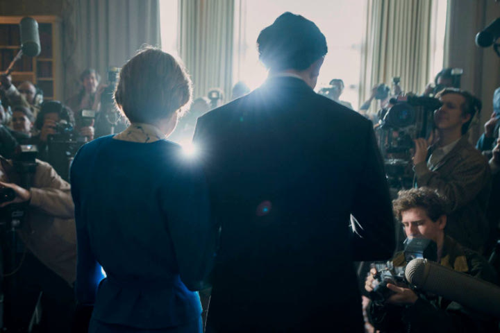 «The Crown»: Το Netflix αρνείται να προσθέσει ειδική σήμανση στη σειρά, παρά την θύελλα