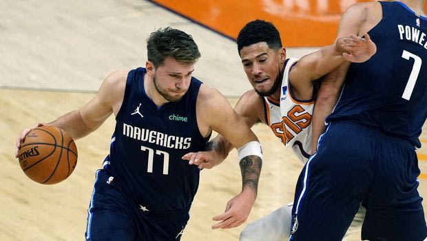 Σανς – Μάβερικς 106-102: Ο Μπούκερ νίκησε τον Ντόντσιτς