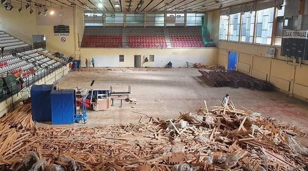 Ξηλώθηκε το ιστορικό κλειστό της Γλυφάδας και ανακαινίζεται