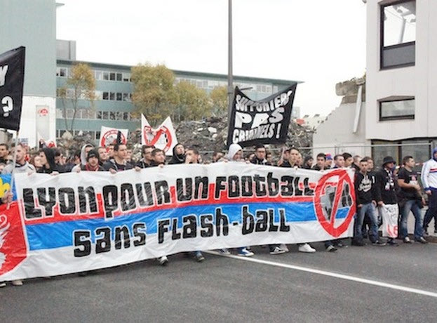 “Όχι” στο flash-ball από τη Λυών