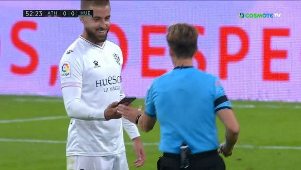 La Liga: Ο Πουλίδο βρήκε κινητό στον αγωνιστικό χώρο εν ώρα αγώνα