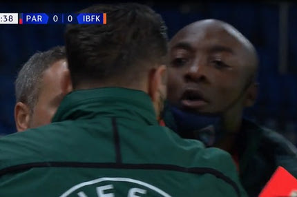 Αποχώρησε από το γήπεδο η Μπασακσεχίρ: Κατηγορούν τον 4ο διαιτητή για ρατσιστική συμπεριφορά