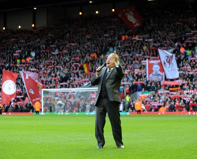 You’ll Never Walk Alone: Πέθανε η φωνή του θρυλικού ύμνου της Λίβερπουλ – Η ιστορία πίσω από το εμβληματικό τραγούδι