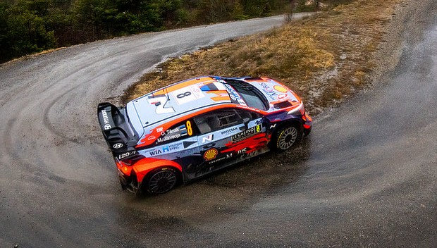 WRC: Ο Εβανς με Toyota τέθηκε επικεφαλής