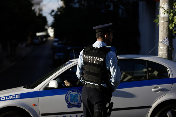 Γλυφάδα: Πέταξε «ένοχη» χάρτινη σακούλα σε εκκλησία, μετά σκηνοθέτησε διάρρηξη – Αλλά δεν γλίτωσε την σύλλψη