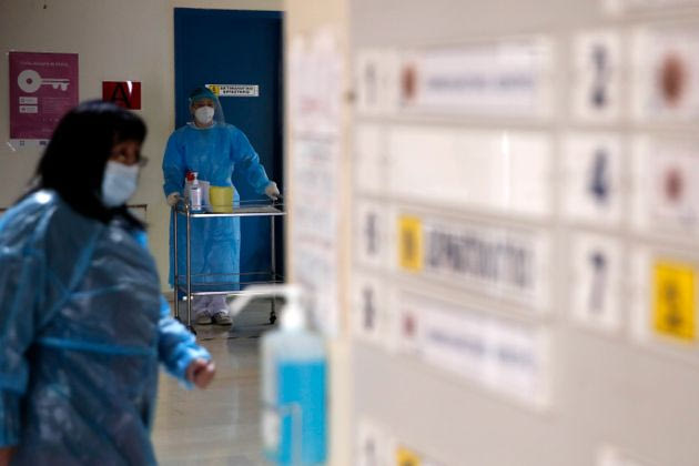 Τι σημαίνουν τα 800+ κρούσματα για δεύτερη συνεχόμενη ημέρα – Και τι θα συμβεί αν επιμείνουν στα ίδια επίπεδα για τρίτο 24ωρο