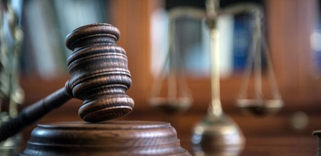 Αθώωση γυναίκας που κατηγορήθηκε για ασελγείς πράξεις σε βάρος του γιου της – Είχε καταδικαστεί σε πρώτο βαθμό