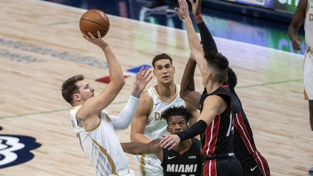 Μάβερικς – Χιτ 93-83: Περίπατος του Ντάλας με “διπλό” Ντόντσιτς
