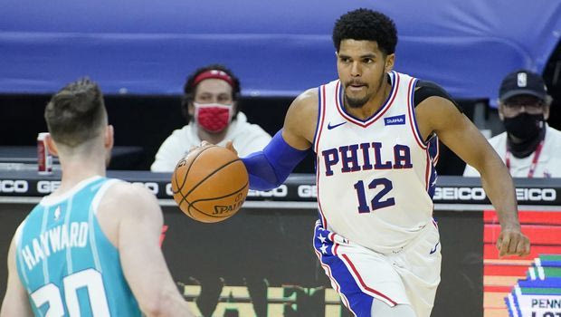 Σίξερς – Χόρνετς 127-112: Άνετη νίκη με εξαιρετικό Χάρις