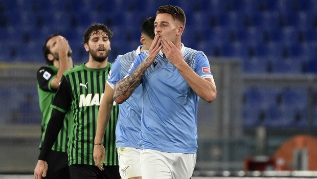 Λάτσιο – Σασουόλο 2-1: Τέταρτη σερί νίκη στο πρωτάθλημα με ανατροπή