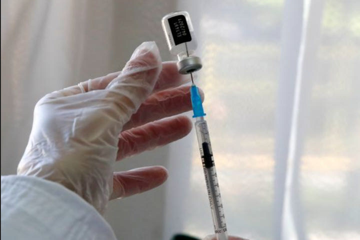 Μαζέψαμε όλες τις ερωτήσεις σας για το εμβόλιο και δίνουμε τις απαντήσεις