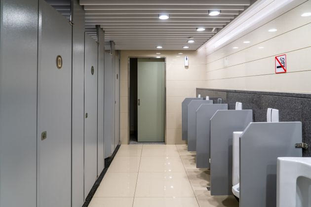 Εταιρεία «έκοβε» πρόστιμο σε υπαλλήλους που επισκέπτονταν πολλές φορές την τουαλέτα