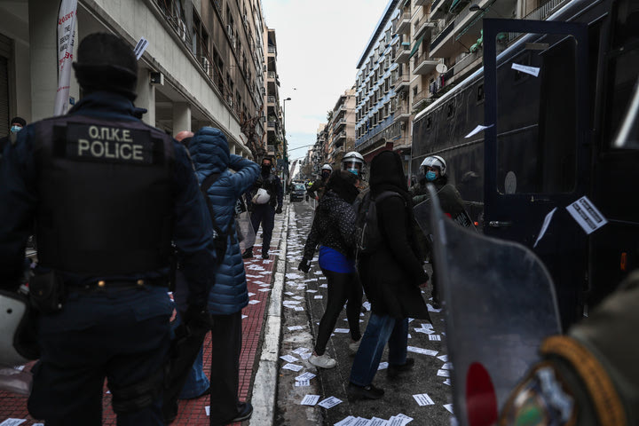 Ντου από εξουσιαστές υπέρ Κουφοντίνα στο Υπουργείο Υγείας