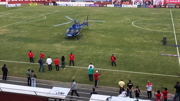Ελικόπτερο με εμβόλια κορονοϊού διέκοψε προθέρμανση ομάδων στη Βραζιλία