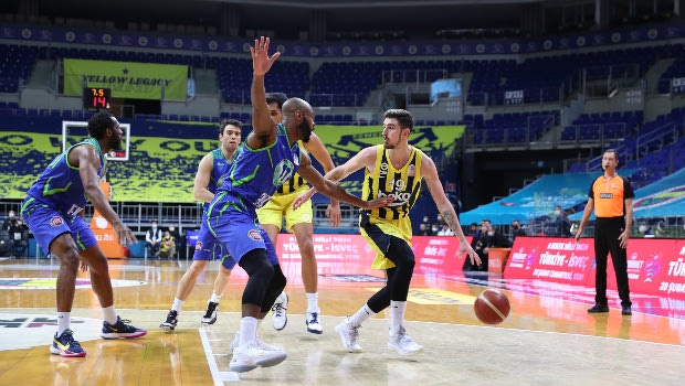 Φενέρμπαχτσε – Τόφας 81-84: Από ωραίος έγινε… μοιραίος ο Νάντο Ντε Κολό
