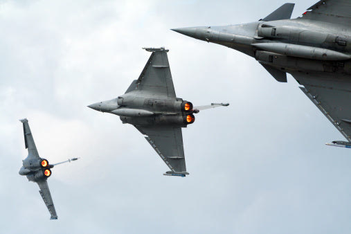 Μαχητικά Rafale έκοψαν το ρεύμα σε γαλλικό χωριό