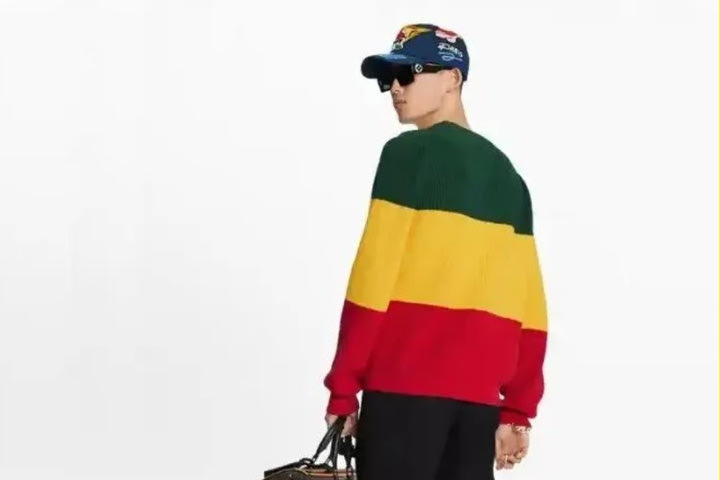Louis Vuitton: Κατακραυγή στα social media για το λανσάρισμα τζαμαϊκανού πουλόβερ αξίας 1.340 ευρώ σε λάθος χρώματα