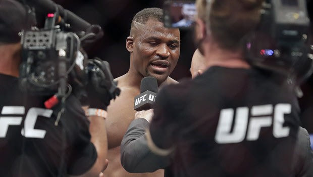 Francis Ngannou: “Έψαχνα στα σκουπίδια για να φάω και έδινα μάχες με αρουραίους”